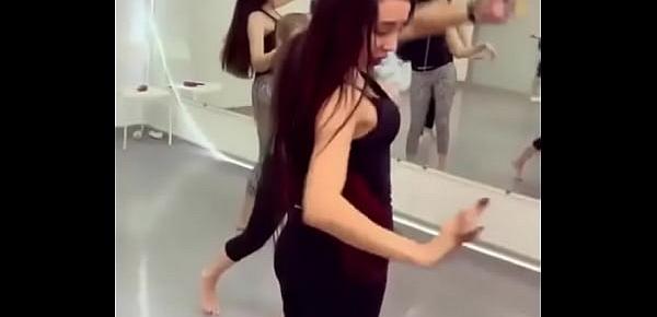  رقص فاجر سااخن نار  من شرموطة مصرية فى الجيم sexarab.com